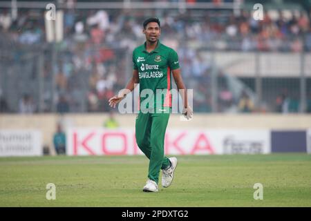 Mustafizur Rahman beim Bangladesch-England-3.-Spiel und im Finale T20I von drei Spielserien im Sher-e-Bangla National Cricket Stadium, Mirpur, DHA Stockfoto