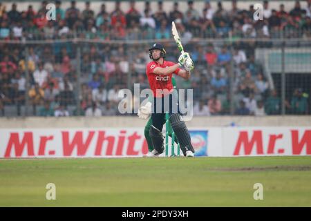 Jos Buttler schlägt beim Bangladesch-England 3. und dem Finalspiel T20I von drei Spielserien im Sher-e-Bangla National Cricket Stadium, Mirpur, Dhaka Stockfoto