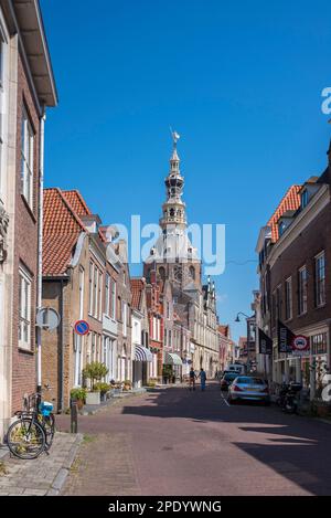 Rathaus und historische Fassaden in Meelstraat, Zierikzee, Zeeland, Niederlande, Europa Stockfoto