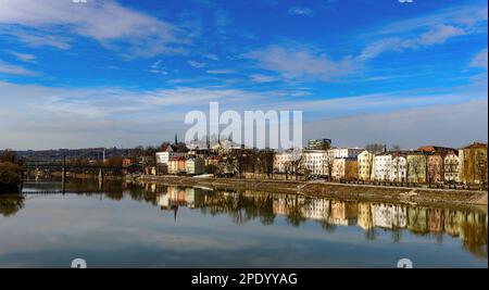 Blick über den Fluss Inn in Passau, Bayern, Deutschland. Stockfoto