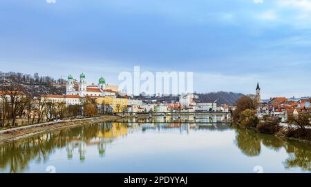 Blick über den Fluss Inn in Passau, Bayern, Deutschland. Stockfoto