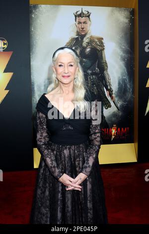 LOS ANGELES - 14. MÄRZ: Helen Mirren im Shazam! Fury of the Gods Los Angeles Premiere im Village Theater am 14. März 2023 in Westwood, Kalifornien Stockfoto