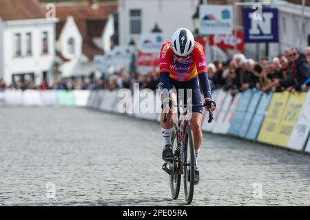 Nokere, Mittwoch, 15. März 2023. Belgische Lotte Kopecky von SD Worx überquert die Ziellinie und gewinnt das eintägige Radrennen „Nokere Koerse“, 129,1 km von Deinze nach Nokere, Mittwoch, 15. März 2023. BELGA FOTO DAVID PINTENS Stockfoto