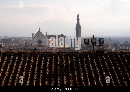 Blick vom Pazzo Vecchio Turm über die Kirche Santa Croce in Florenz Stockfoto