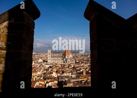 Die Kathedrale von Florenz und der Giotto-Turm aus Sicht des Rathausturms, Palazzo Vecchio in Florenz, Italien Stockfoto