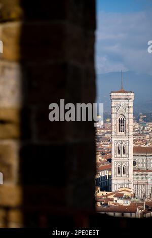 Die Kathedrale von Florenz und der Giotto-Turm aus Sicht des Rathausturms, Palazzo Vecchio in Florenz, Italien Stockfoto