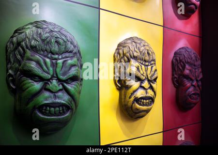 Chabarowsk, Russland - 1. Mai 2017: Hulk Gesicht bunte Wand-Dekoration in einem Freizeitpark. Comics wütend Charakterporträt im grünen, gelben und roten co Stockfoto