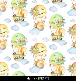 Aquarell nahtlos gemusterter Cartoon kleiner Fuchs in einem Heißluftballon. Für Stoff, Textil, Babydesign, Verpackung Stockfoto