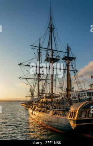 HMS Surprise, historisches Segelschiff im Meeresmuseum von San Diego, Kalifornien Stockfoto