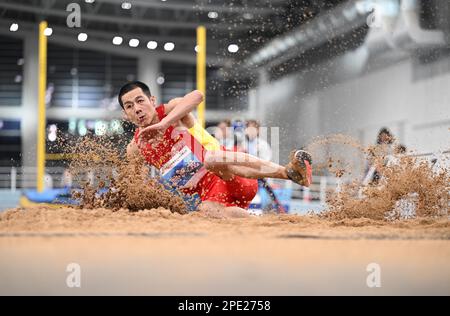 Tianjin. 15. März 2023. Gao Xinglong tritt beim Langsprung-Finale der chinesischen Nationalen Leichtathletik-Hallenmeisterschaft 2023 im Tuanbo Sports Center in Nordchina in Tianjin am 15. März 2023 an. Kredit: Zhao Zishuo/Xinhua/Alamy Live News Stockfoto