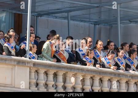 Feuerwerk, Mascletá auf der Plaza del Ayuntamiento in Valencia Stockfoto