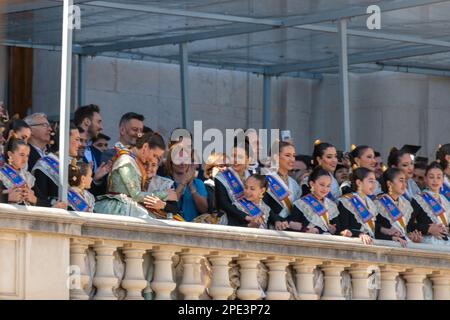 Feuerwerk, Mascletá auf der Plaza del Ayuntamiento in Valencia Stockfoto