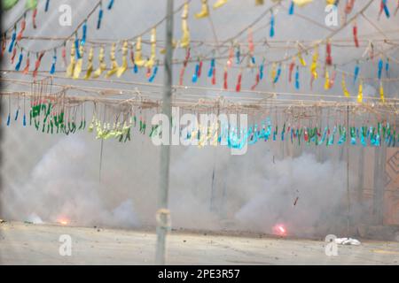 Feuerwerk, Mascletá auf der Plaza del Ayuntamiento in Valencia Stockfoto