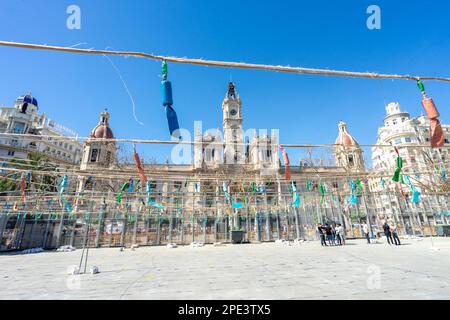 Feuerwerk, Mascletá auf der Plaza del Ayuntamiento in Valencia Stockfoto