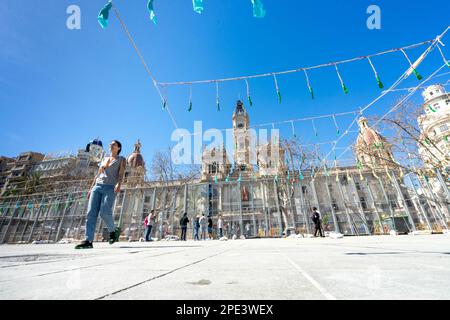 Feuerwerk, Mascletá auf der Plaza del Ayuntamiento in Valencia Stockfoto