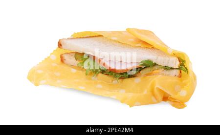 Schmackhaftes Sandwich in Bienenwachs, auf weiß isoliert Stockfoto