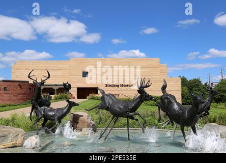 INDIANAPOLIS, INDIANA, USA-SEPTEMBER 08: Hirschskulpturen des Eiteljorg Museum of American Indians and Western Art. September 08,2014 in Indianapolis Stockfoto