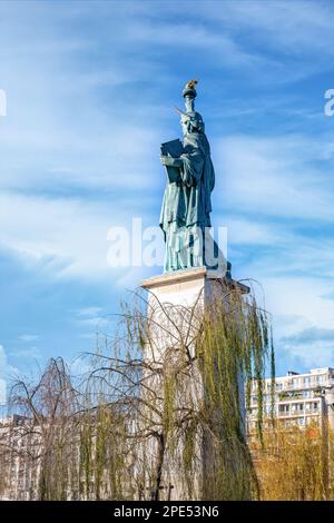 Paris, die Freiheitsstatue auf der seine Stockfoto