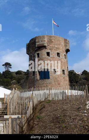 Der Conway Tower an der St. Brelade's Bay auf der Insel Jersey Stockfoto