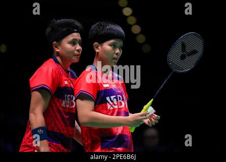 Indonesiens Apriyani Rahayu und Siti Fadia Silva Ramadhanti während ihres Spiels gegen Brasiliens Jaqueline Lima und Samia Lima am zweiten Tag der YONEX All England Open Badminton Championships in der utilita Arena Birmingham. Bilddatum: Mittwoch, 15. März 2023. Stockfoto