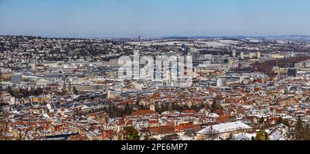 Stuttgart im Schnee, Blick vom Aussichtspunkt Santiago-de-Chile-Platz über die Landeshauptstadt, Stadtzentrum mit Schlossplatz, Kollegialkirche Stockfoto