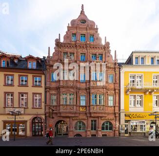 Haus zum Ritter, historische Fassade im Renaissance-Stil, ältestes erhaltenes Wohnhaus in der Altstadt, Stadtblick auf Heidelberg Stockfoto