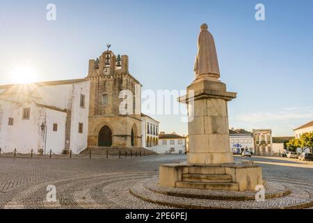 Innenstadt von Faro mit Kathedrale SE am Morgen, Algarve, Portugal Stockfoto