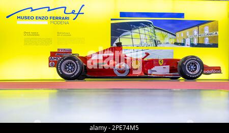 Oldtimer-Messe Retro Classics, Ferrari-Rennwagen mit Werbung für das Museo Enzo Ferrari in Modena, Stuttgart, Baden-Württemberg, Deutschland Stockfoto