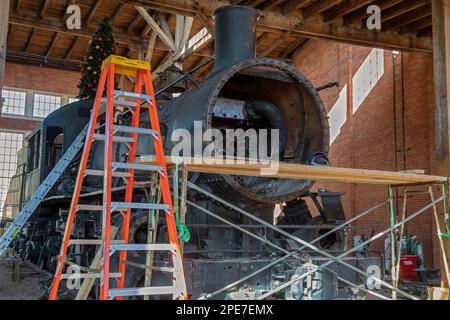 Evanston, Wyoming, das historische Rundhaus und die Bahnhöfe, das 1912 von der Union Pacific Railroad erbaut wurde. UPRR hat die Anlage 1971 geschlossen, und das ist sie jetzt Stockfoto