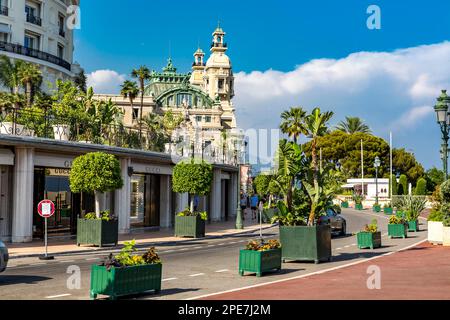 Straße mit Modegeschäften, Casino hinten, Monte Carlo, Fürstentum Monaco Stockfoto