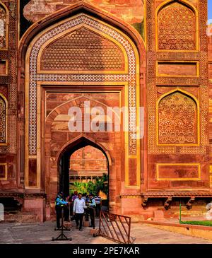 Das südliche Tor, besser bekannt als das Amar Singh Gate im Roten Fort, Agra, Uttar Pradesh, Indien Stockfoto