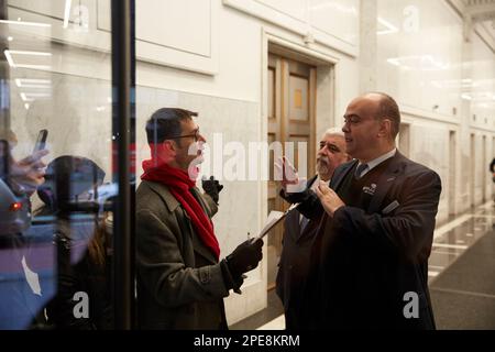 New York, New York, USA. 15. März 2023. Sebastian Doggart.dem Exekutivdirektor der Families Civil Liberties Union wird der Zugang zur NY Commission on Judicial Conduct zur Zustellung des unterzeichneten Beschwerdeschreibens verweigert. (Kreditbild: © Mark J. Sullivan/ZUMA Press Wire) NUR REDAKTIONELLE VERWENDUNG! Nicht für den kommerziellen GEBRAUCH! Kredit: ZUMA Press, Inc./Alamy Live News Stockfoto