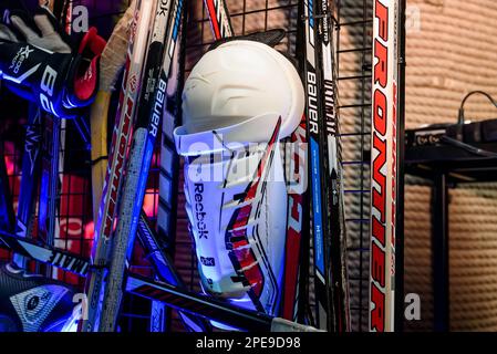 RIGA, Lettland. 15. März 2023. Stanley Cup - zum ersten Mal in Riga angekommen. Kredit: Gints Ivuskans/Alamy Live News Stockfoto