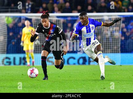 Brighton, Großbritannien. 15. März 2023. Michael Olise von Crystal Palace und Moises Caicedo von Brighton und Hove Albion während des Premier League-Spiels zwischen Brighton & Hove Albion und Crystal Palace im Amex am 15. 2023. März in Brighton, England. (Foto von Jeff Mood/phcimages.com) Kredit: PHC Images/Alamy Live News Stockfoto