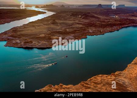 Bootfahren auf Lake Powell, AZ Stockfoto