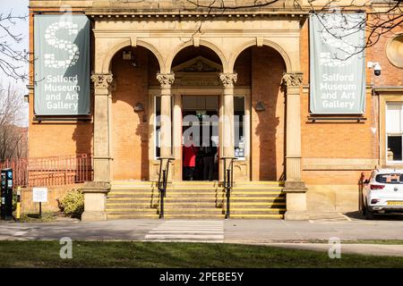 Salford, Manchester, großbritannien, 11. märz 2023, Eintritt zum Museum und Kunstgalerie, Peel Park Stockfoto