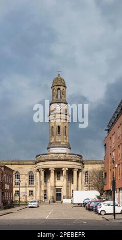 Salford, Manchester, großbritannien, 11. märz 2023 St Philip's Church, Chapel Street, griechischer Baustil im Stil der Wiederbelebung. Blick auf St Philip's Place Stockfoto