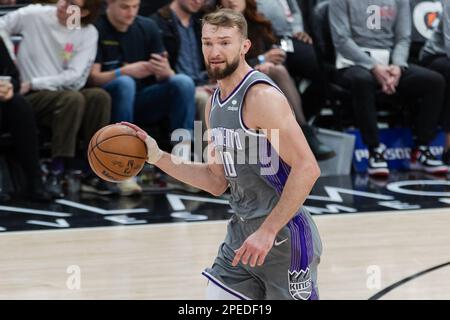 Chicago, USA. 15. März 2023. Chicago, USA, 15. März 2023: Domantas Sabonis (10 Sacramento Kings) in Aktion während des Spiels zwischen den Chicago Bulls und den Sacramento Kings am Mittwoch, den 15. März 2023 im United Center, Chicago, USA. (KEINE KOMMERZIELLE NUTZUNG) (Shaina Benhiyoun/SPP) Guthaben: SPP Sport Press Photo. Alamy Live News Stockfoto