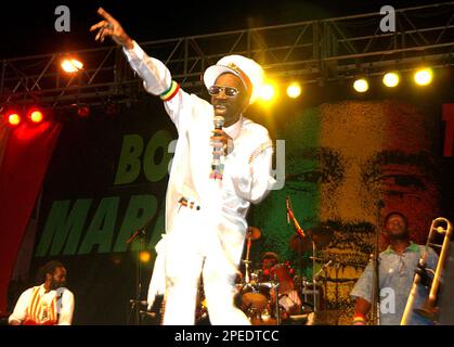 Bunny Wailer sings the songs of Bob Marley at the One Love concert to celebrate Marley's 60th birthday, Sunday, Feb. 6, 2005 in Kingston, Jamaica. Bunny Wailer is the only surviving member of Bob Marley and the Wailers which included, Bob, Bunny and Peter Tosh. (AP PHOTO/Collin Reid ) **EFE OUT**