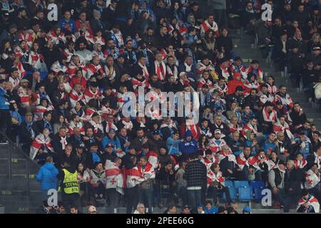 Neapel, Italien. 15. März 2023. Fans Georgia, während des UEFA Champions League-Spiels zwischen Neapel und Eintracht Frankfurt, Endergebnis Neapel 3, Eintracht Frankfurt 0. Spiel im Stadion Diego Armando Maradona. Kredit: Vincenzo Izzo/Alamy Live News Stockfoto