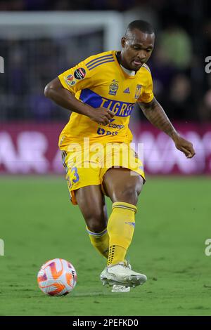 Orlando, Florida, USA. 15. März 2023: Tigres UANL-Verteidiger SAMIR (3) passt den Ball während des 2023. Fußballspiels Scotiabank CONCACAF Champions League Orlando City gegen Tigers UANL im Exploria Stadium in Orlando, FL am 15. März 2023. (Kreditbild: © Cory Knowlton/ZUMA Press Wire) NUR REDAKTIONELLE VERWENDUNG! Nicht für den kommerziellen GEBRAUCH! Kredit: ZUMA Press, Inc./Alamy Live News Stockfoto