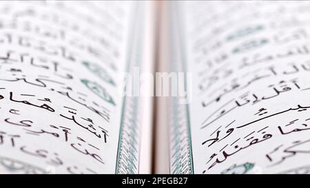 Koran, das heilige Buch der muslimischen Religion Foto Stockfoto