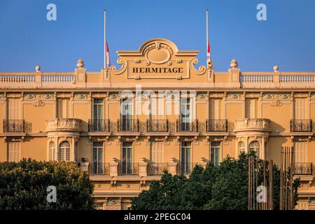 Monte Carlo, Monaco - 25. Mai 2017: Eremitage, berühmte Art déco, Palast im Belle Epoque-Stil im Herzen von Monaco an der französischen Riviera Stockfoto