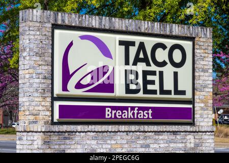 Das mexikanische Fast-Food-Restaurant Taco Bell in Snellville (Metro Atlanta), Georgia, ist ein muss. (USA) Stockfoto