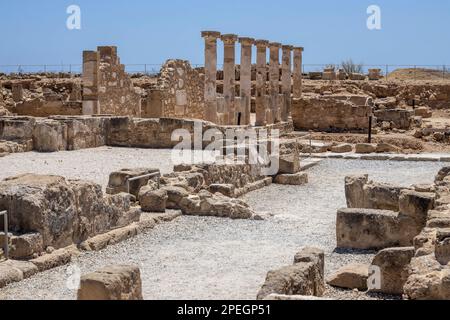 23. Mai 2022, Paphos, Zypern: Das Haus des Theseus im Archäologischen Park von Paphos. Nea Pafos ist eine archäologische Stätte in der Nähe des Hafens von Paphos in Zypern, die die Überreste der einst Hauptstadt der Insel beherbergt. Seit 1980 gehört Nea Pafos zum UNESCO-Weltkulturerbe. Die Republik Zypern steht an einer historischen und kulturellen Kreuzung zwischen Europa und Asien. Die wichtigsten Städte – die Hauptstadt von Nikosia, Limassol, Famagusta und Paphos – haben die Einflüsse von Generationen von Eroberern, Pilgern und Reisenden aufgenommen und haben eine Atmosphäre, die sowohl kosmopolitisch als auch provinziell ist. (Kreditbild: © Ruar Stockfoto