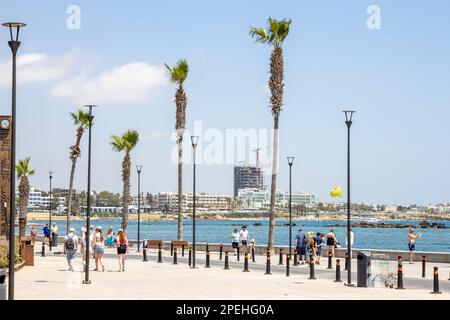 23. Mai 2022, Paphos, Zypern: Hafengebiet und Hafen. Nea Pafos ist eine archäologische Stätte in der Nähe des Hafens von Paphos in Zypern, die die Überreste der einst Hauptstadt der Insel beherbergt. Seit 1980 gehört Nea Pafos zum UNESCO-Weltkulturerbe. Die Republik Zypern steht an einer historischen und kulturellen Kreuzung zwischen Europa und Asien. Die wichtigsten Städte – die Hauptstadt von Nikosia, Limassol, Famagusta und Paphos – haben die Einflüsse von Generationen von Eroberern, Pilgern und Reisenden aufgenommen und haben eine Atmosphäre, die sowohl kosmopolitisch als auch provinziell ist. (Kreditbild: © Ruaridh Stewart/ZUMA Press Wire) Stockfoto