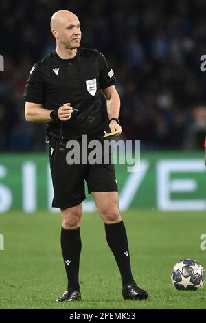 Neapel, Italien. 15. März 2023. Anthony Taylor Referee während des Spiels der UEFA Champions League zwischen SSC Napoli und Eintracht Frankfurt bei Diego Armando Maradona Credit: Independent Photo Agency/Alamy Live News Stockfoto