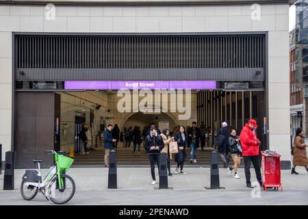 London, Großbritannien. 15. März 2023. London, Großbritannien - 15. März 2023: Während ASLEF und RMT heute streiken und die meisten Stationen und Leitungen schließen, bedient die Elizabeth-Linie weiterhin die Menschen in London. Kredit: Sinai Noor/Alamy Live News Stockfoto