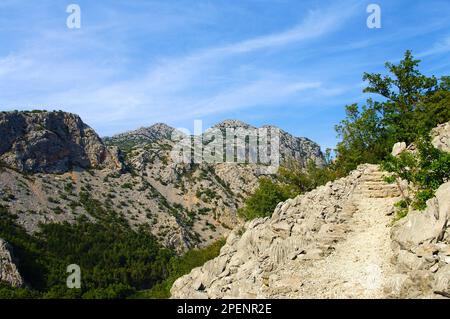 Hügel des Paklenice Nationalparks, Kroatien, in der Nähe von Starigrad, Landschaft Stockfoto