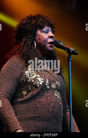 Martha Reeves und die Vandellas treten auf der Hauptbühne auf, beim Together People 2015 Festival, Preston Park, London Road, Brighton, East Sussex, UK. 6. September 2015 Stockfoto